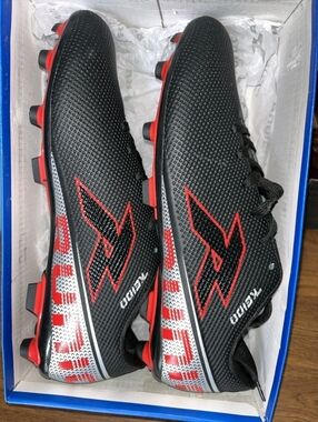 RUNIC Soccer Cleats Women US10 Shoes Firm Ground New- Black With Red